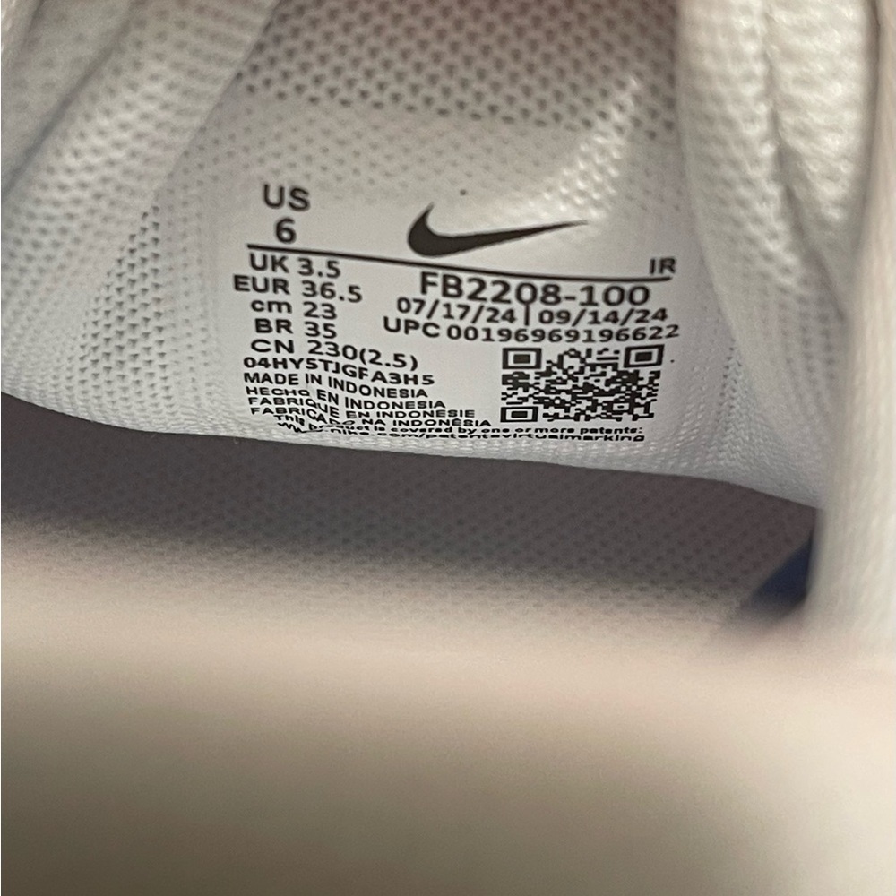 NIKE REVOLUTION 7⭐️NEW IN BOX⭐️SIZE 6 Women/4.5 Man - Picture 11 of 12